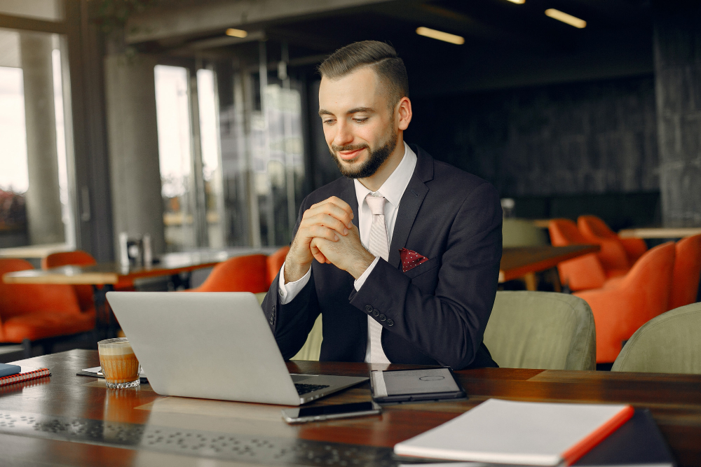 Companies without employees: future of work or dead end?