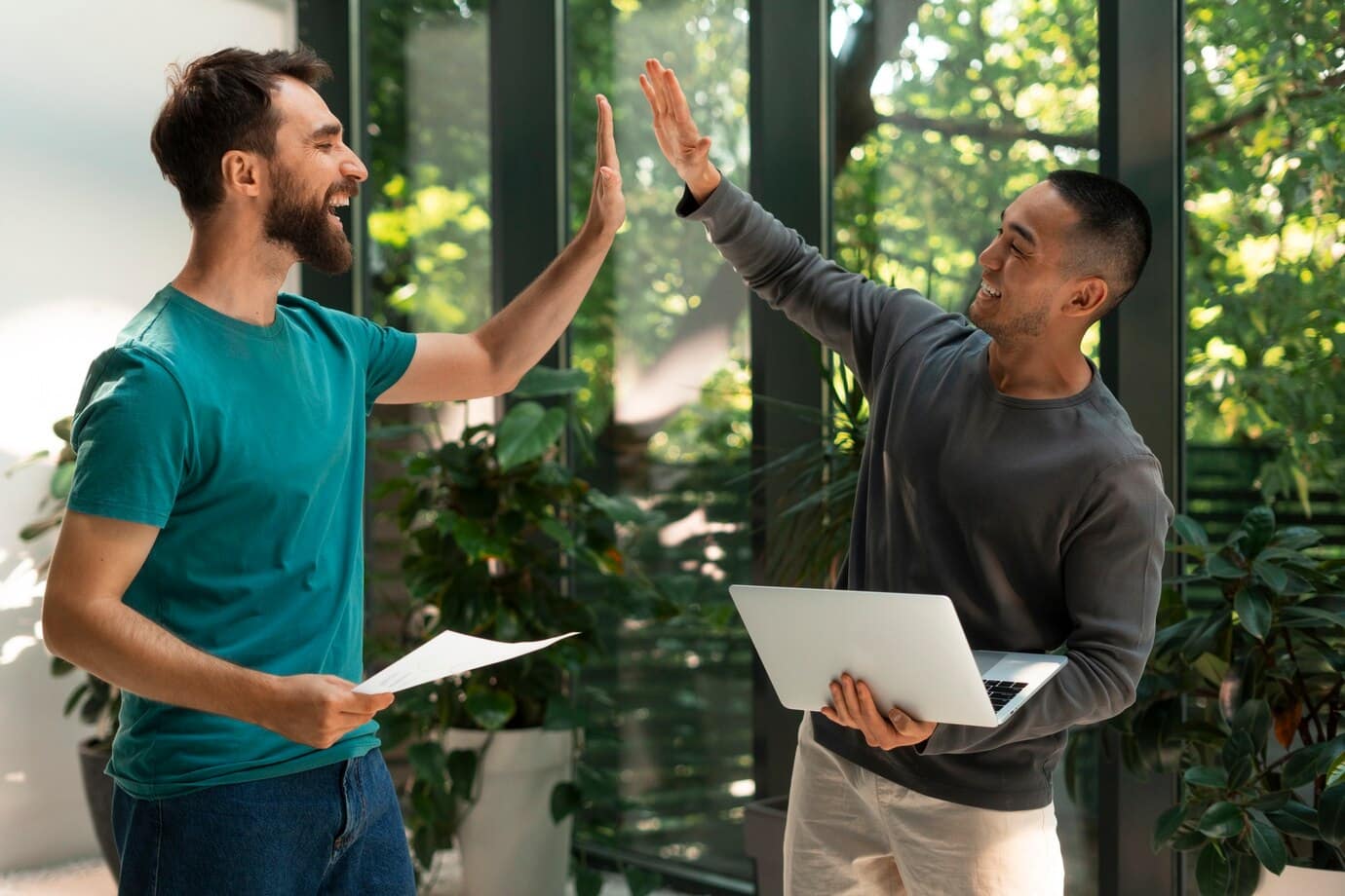 When a common project reveals friendship ... instead of destroying it