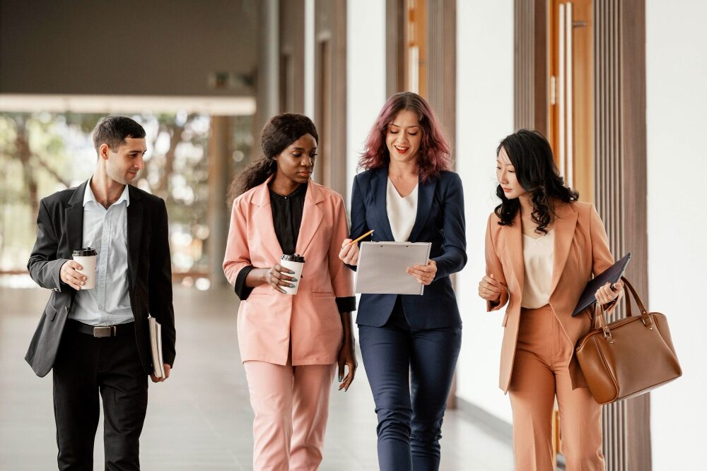 Manage multi-activity employees without formal structuring