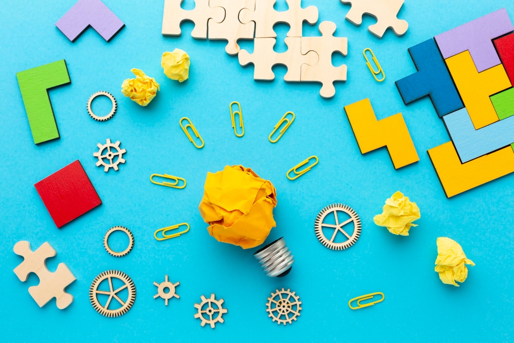 Articulate logics of upward and descending innovation in the same project
