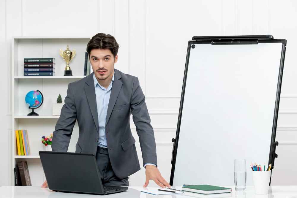Build a managerial posture anchored in action and not in the vision