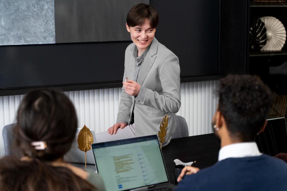 Develop a “junior advice” trained in the challenges of tomorrow