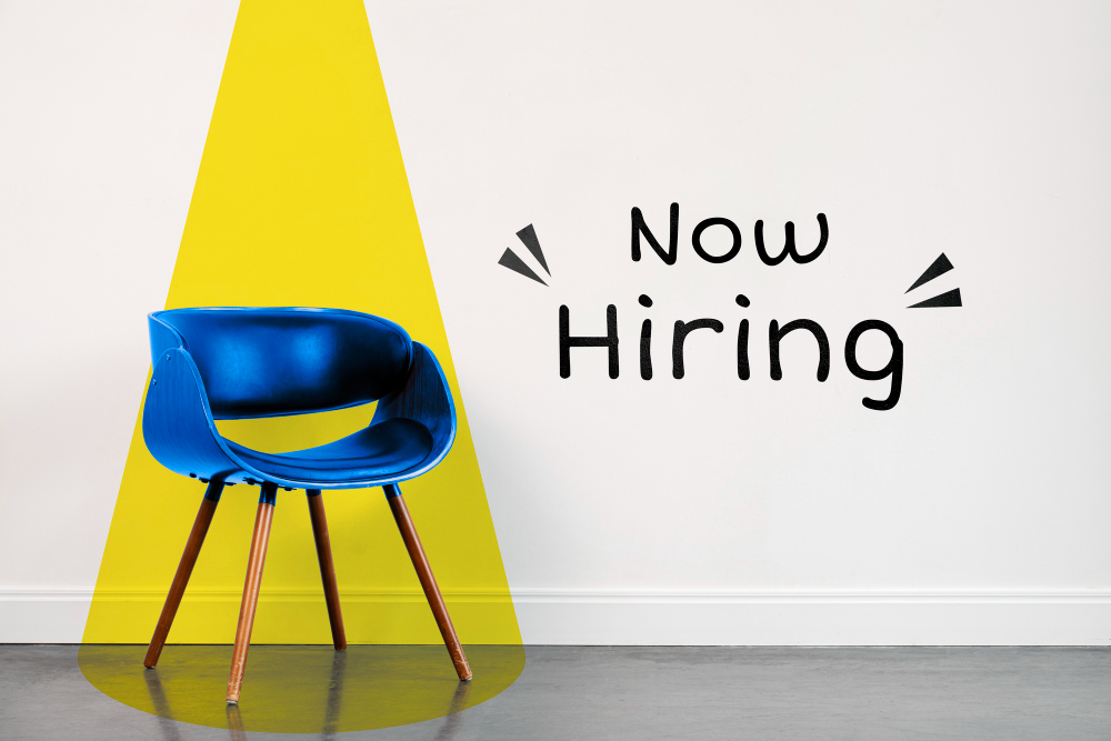 Recruit without published offer: silent cooptation strategies