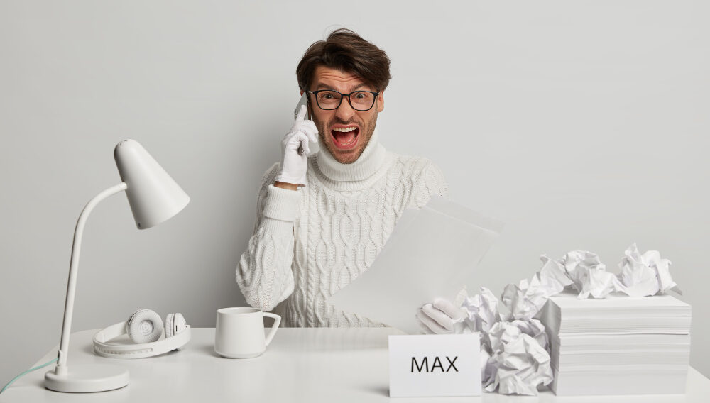 Daily unexpected events: how the entrepreneur stays on course despite chaos
