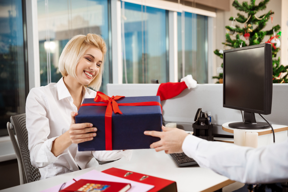 End of year corporate gifts: combining recognition and meaning