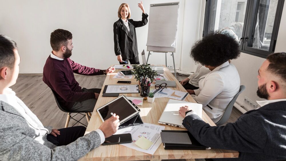 Reinventing business coaching: when numbers give meaning to people