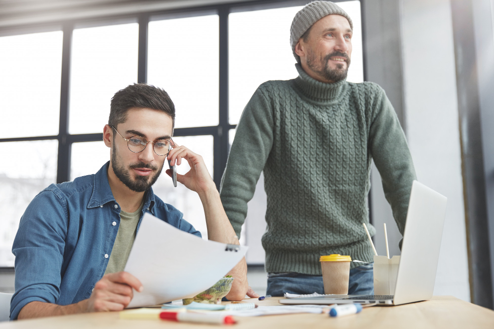 Salaried or freelance work: a balance between security and freedom