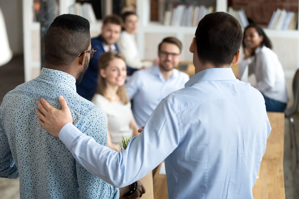 Knowing how to react to the arrival of a new employee