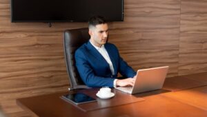 Managing remotely: the micro-rituals that unite a team without creating “meetingitis”