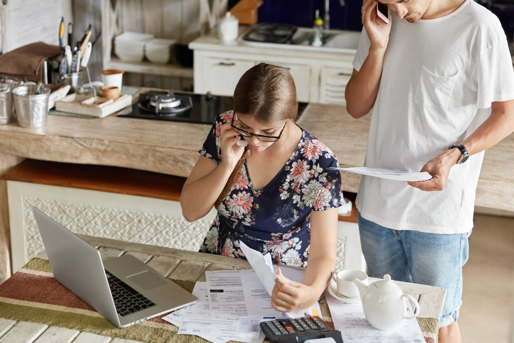 The double punishment of service providers: when late payments come to the family table