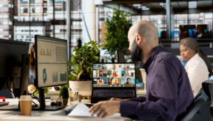 Remote corporate culture: the guide to building lasting cohesion