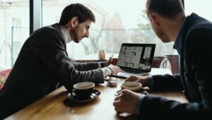 B2B content and AI: the method to recycle your articles